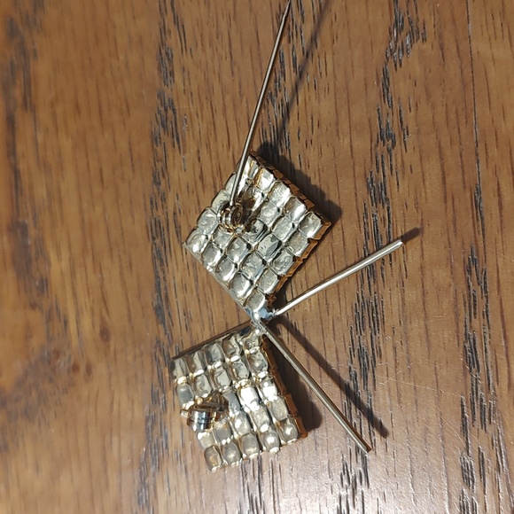 Checkered Flag Pin - Picture 3 of 3